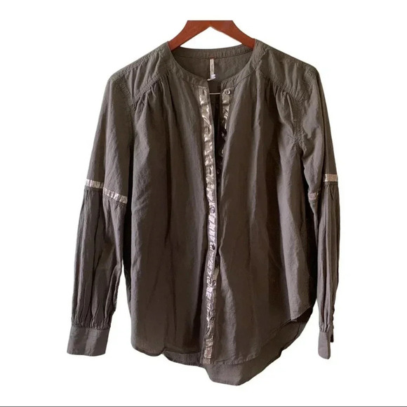 Free People Tops - Free People green button down shirt size small petite